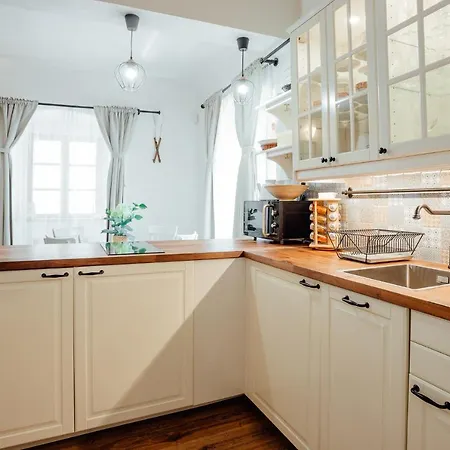 Strieborny Dvor Daire *