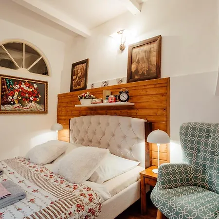 Strieborny Dvor 公寓 *