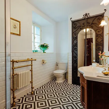 Daire Strieborny Dvor *