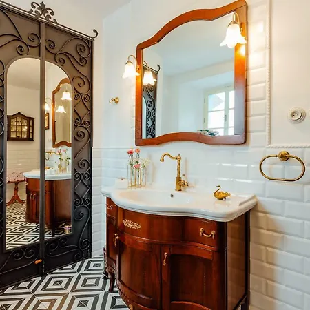 Daire Strieborny Dvor